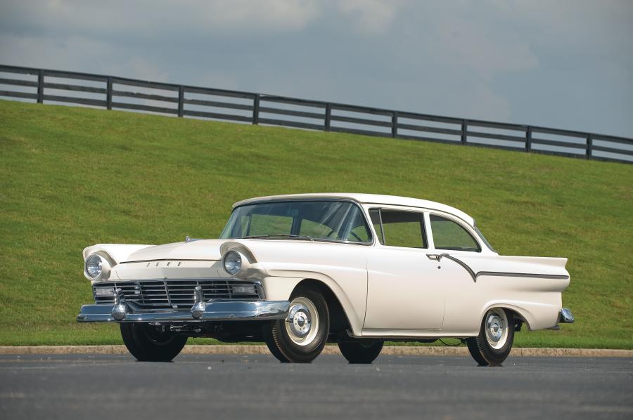  Ford Supercharged Custom Tudor Sedan 1957 года  (фото 1 из 5)